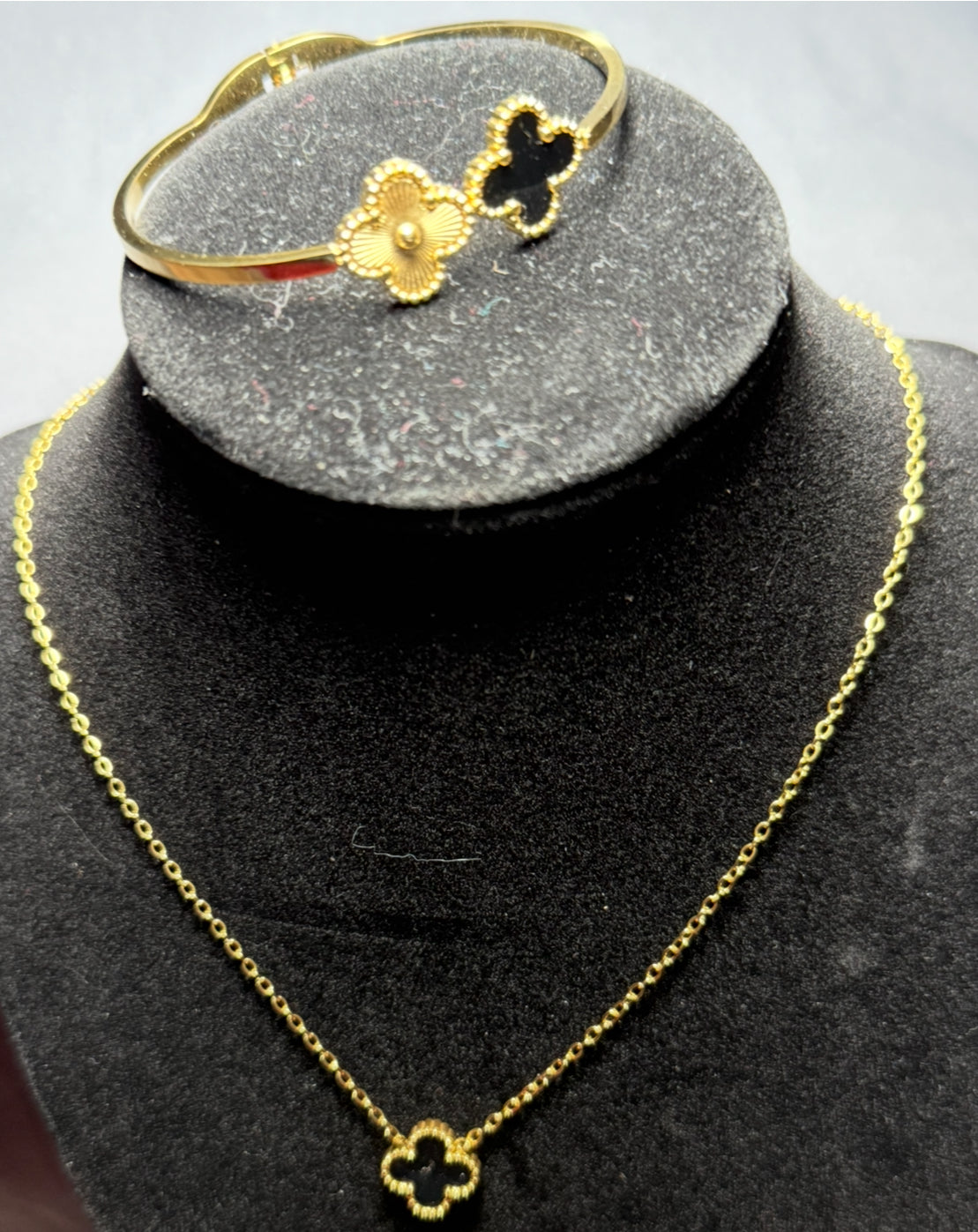Set Collar clover
